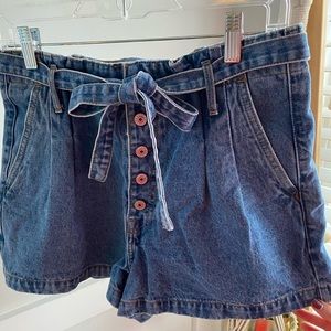 Abercrombie natural rise paperbag shorts